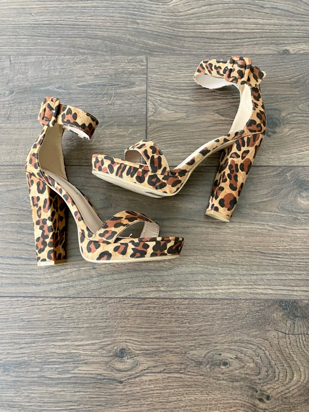 NWOT Shoe Republic LA Leopard Print Platform Block Heel Sandals